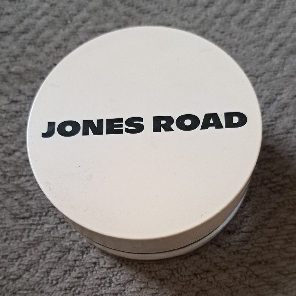 Jones Road what the foundation - beige